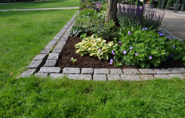 Stone Edging Installation in Sioux Falls